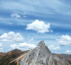 雄龙扎呷神山