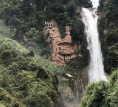 滴水岩瀑布
